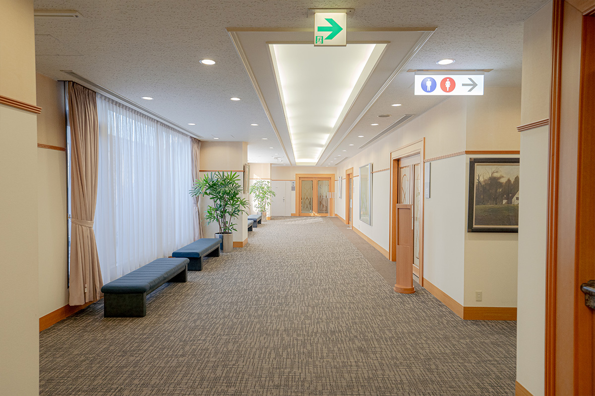 落合斎場の館内通路